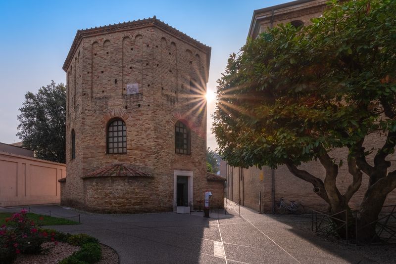 Battistero degli Ortodossi (diritti fotografia dell'Opera di Religione della Diocesi di Ravenna, courtesy Servizio Turismo di Ravenna)